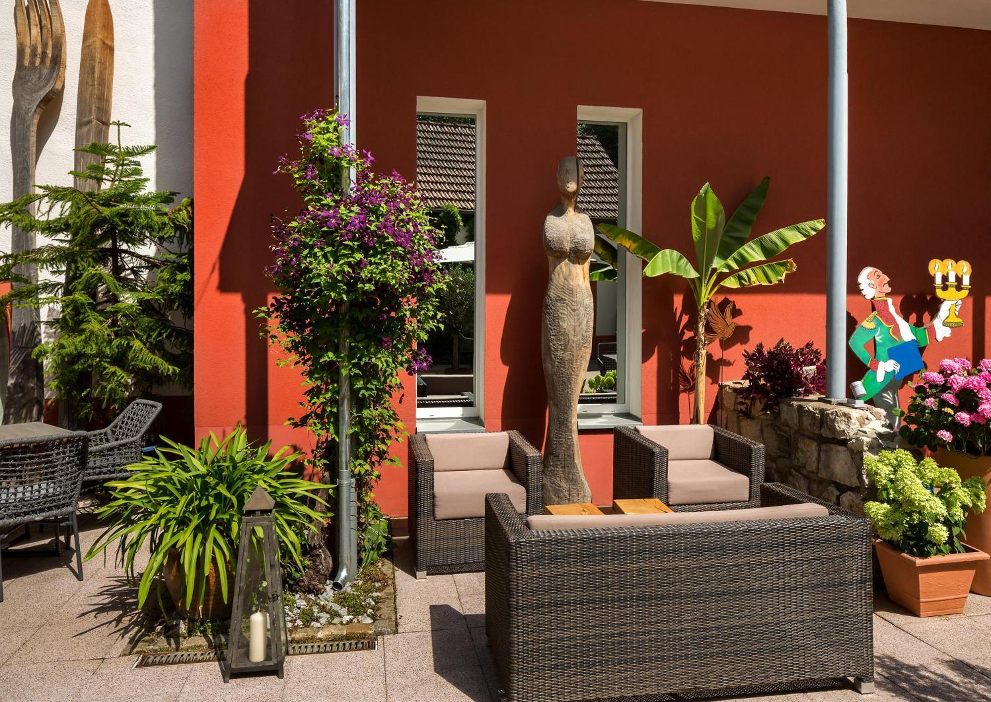 Wirtshaus & Hotel Goldener Greif Edelsfeld Exterior foto